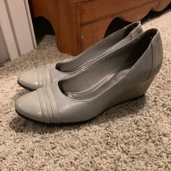 Gray Patent Naturalizer Wedge Flats 